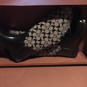 Adorable rain boots!